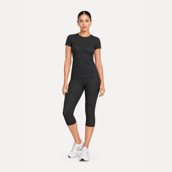 LEO Capri Leggings Velvara